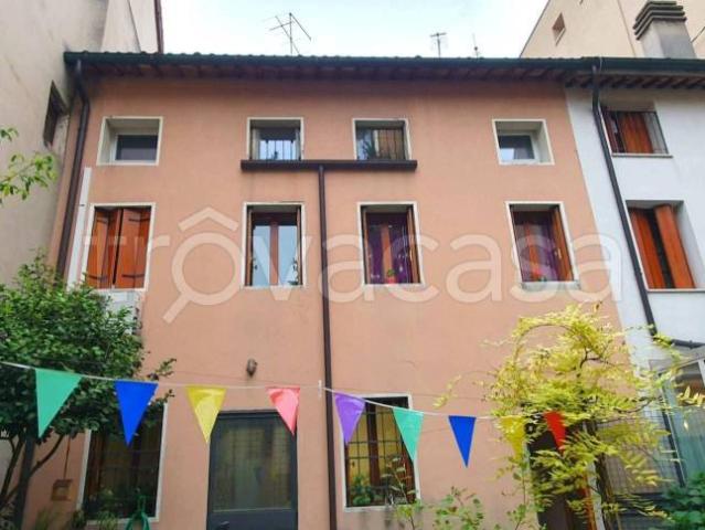 Vendesi trilocale a Vicenza, Viale Trieste Villaggio dei Fiori