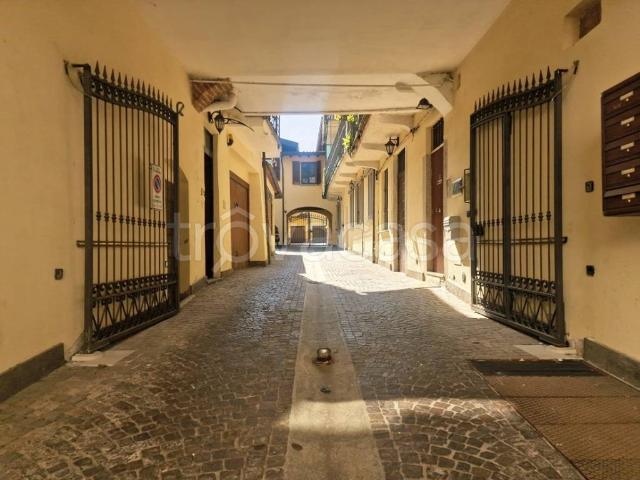 Vendesi trilocale a Vigevano via Griona, 19