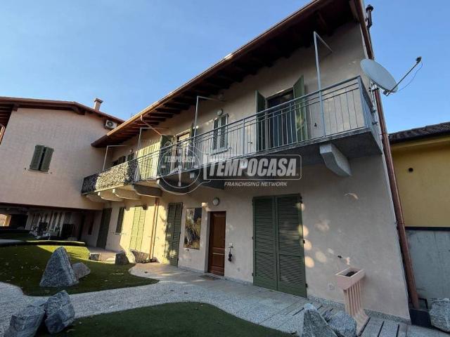 Vendesi trilocale a Villa Cortese via Emilia 37