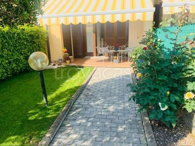 Vendesi trilocale a Villa Guardia