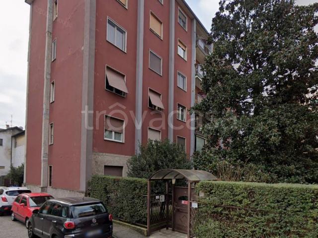 Vendesi trilocale ad Abbiategrasso via San Giovanni Bosco