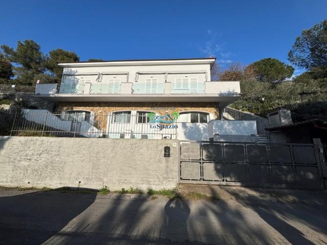 Vendesi trilocale ad Andora strada colla micheri