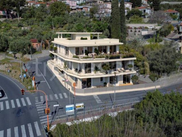 Vendesi trilocale ad Andora via Aurelia, 83, Marina Di Andora
