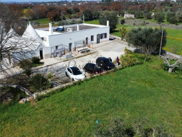 Vendesi trullo ristrutturato con annesso fabbricato 200m² Ostuni