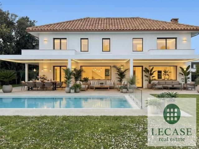Vendesi villa a Forte dei Marmi via Terreni Pacchiani