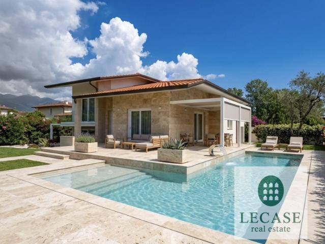 Vendesi villa a Forte dei Marmi via Lorenzo Quartieri