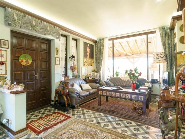 Vendesi villa a Mascalucia via Bruxelles 9