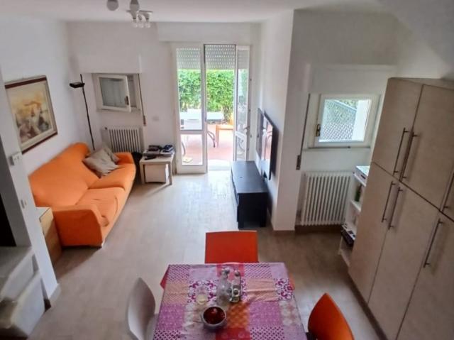 Vendesi villa a schiera a Massa