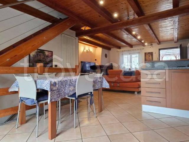 Vendesi villa a schiera a Massinod, Roisan