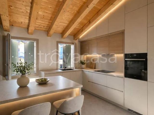 Vendesi villa a schiera a Mira, Mira Taglio