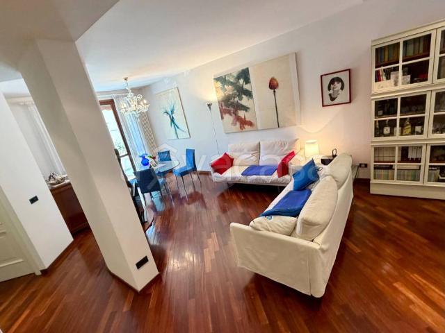 Vendesi villa a schiera a Modena via Fabio Filzi, 31, Crocetta