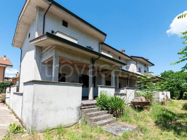 Vendesi villa a schiera a Monterotondo via Castelchiodato, 45
