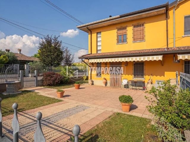 Vendesi villa a schiera a Montichiari via Sant'Eurosia 43/d
