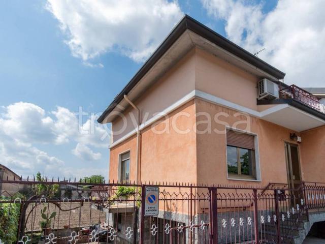 Vendesi villa a schiera a Nova Milanese via Niccolò Copernico, 22