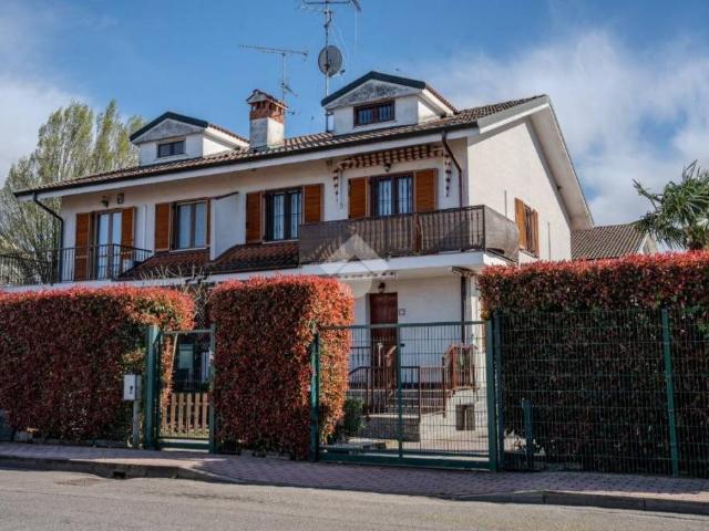 Vendesi villa a schiera a Noviglio via paganini, 23