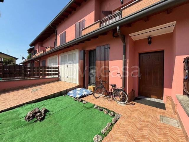 Vendesi villa a schiera a Bubbiano via Roggia Cina