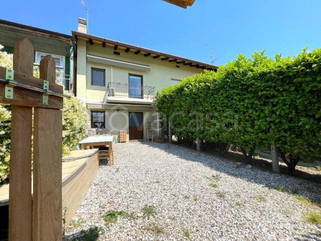Vendesi villa a schiera a Buja via Moscjate, 3
