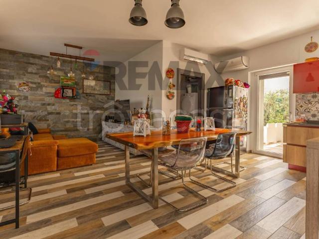 Vendesi villa a schiera a Bari, Fesca