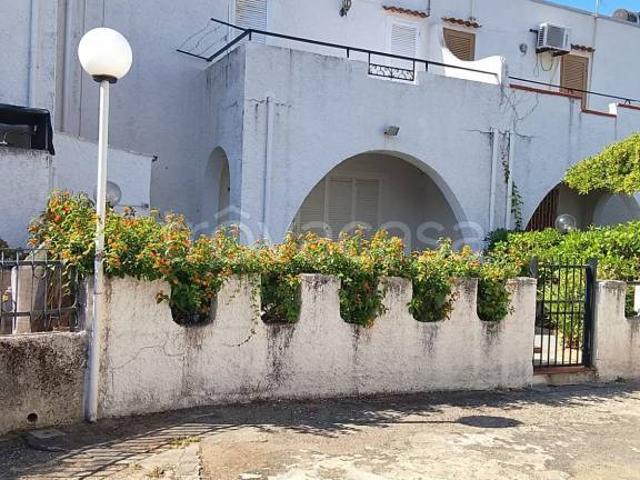 Vendesi villa a schiera a Belvedere Marittimo