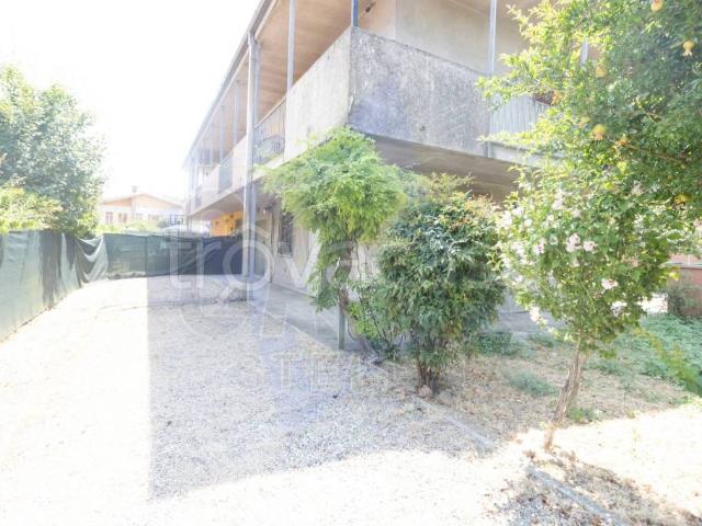 Vendesi villa a schiera a Bondeno via Carlo Goldoni, 11