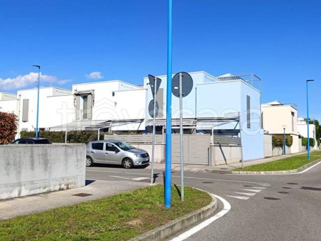 Vendesi villa a schiera a Brescia, Violino