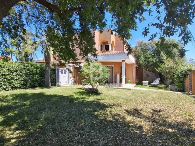 Vendesi villa a schiera a Brindisi, Mitrano Litoranea