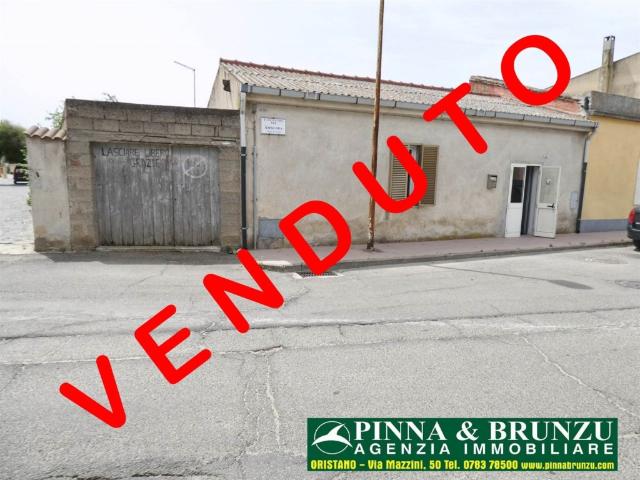 Vendesi villa a schiera a Cabras via Amsicora 80