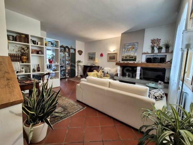 Vendesi villa a schiera a Campi Bisenzio via delle Rose, 8