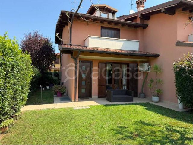 Vendesi villa a schiera a Campiani, Collebeato