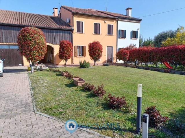 Vendesi villa a schiera a Casalserugo via Garibaldi