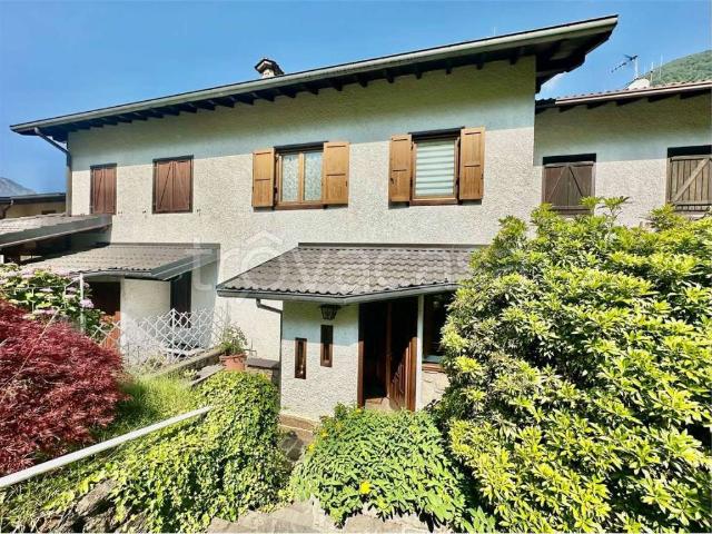 Vendesi villa a schiera a Casargo via milano