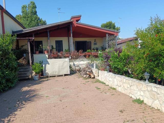 Vendesi villa a schiera a Cassano delle Murge