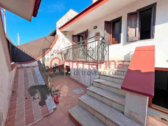 Vendesi villa a schiera a Castel Volturno via Gioacchino Rossini