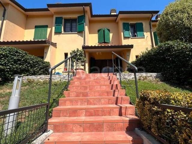Vendesi villa a schiera a Castel San Pietro Terme via Calcina