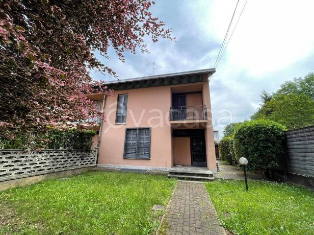 Vendesi villa a schiera a Castellanza via Nazario Sauro, 7