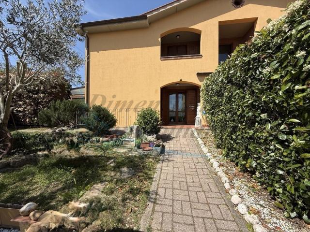 Vendesi villa a schiera a Castellina Marittima via Roma, 160