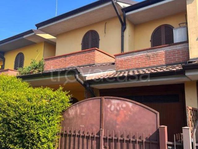 Vendesi villa a schiera a Castelvetro Piacentino