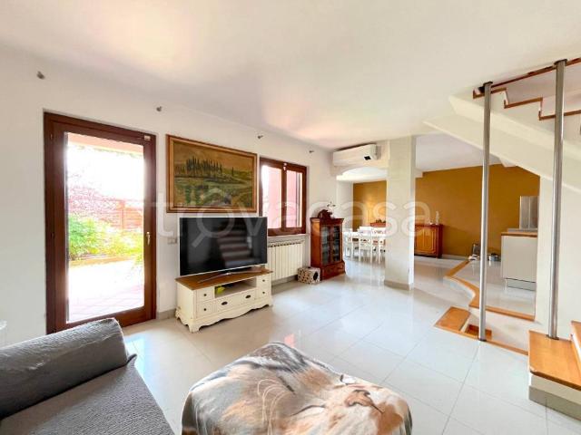 Vendesi villa a schiera a Capena