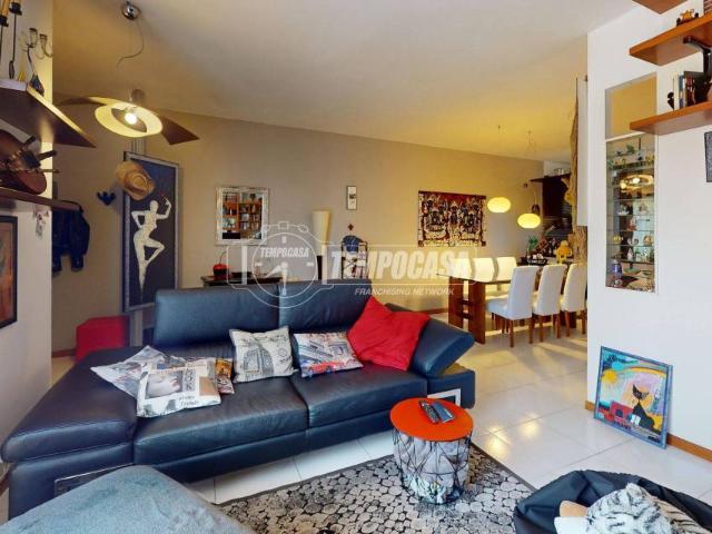 Vendesi villa a schiera a Civitanova Marche via Antonio Oroboni