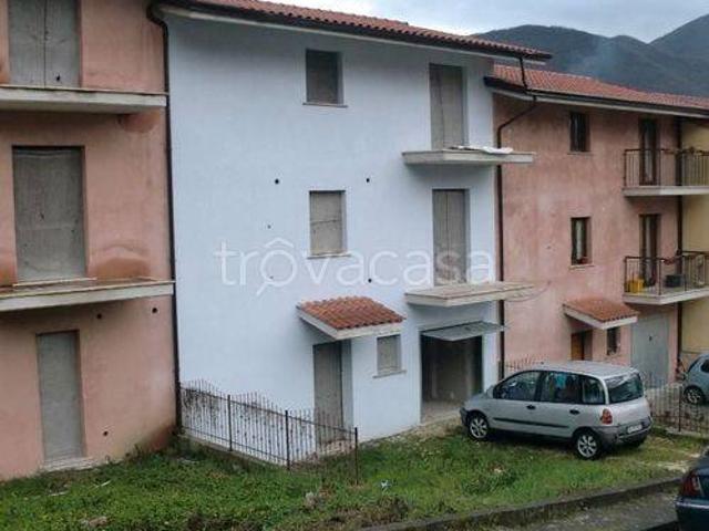 Vendesi villa a schiera a Colli a Volturno