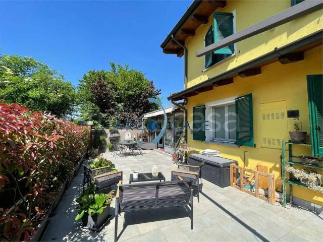 Vendesi villa a schiera a Crema via Mosi