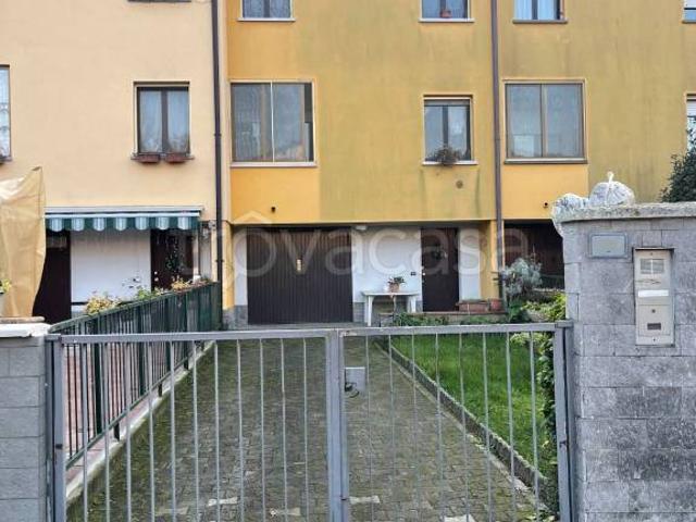 Vendesi villa a schiera a Cremona, Bagnara