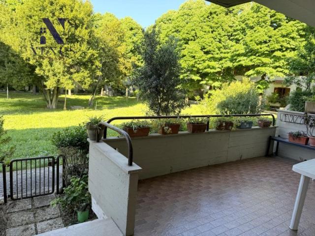 Vendesi villa a schiera a Fano via a. Frank