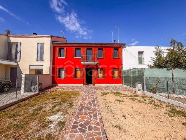 Vendesi villa a schiera a Fiesso d'Artico via Donato Bramante, 8