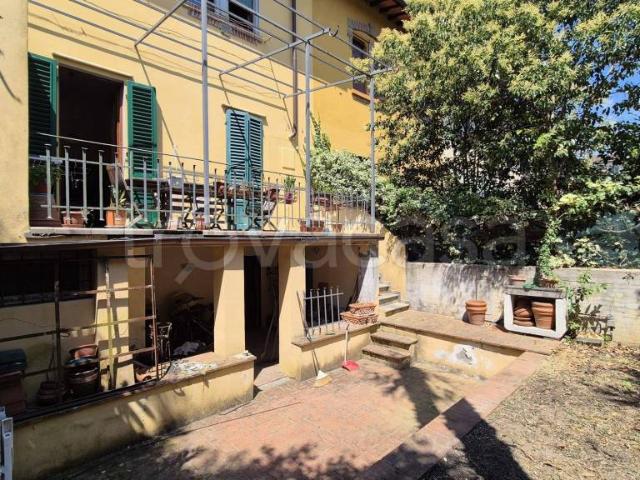Vendesi villa a schiera a Firenze via dei Baldovini, Gavinana