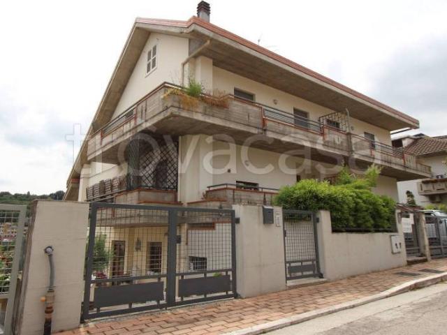 Vendesi villa a schiera a Folignano via Cremona, 10/b