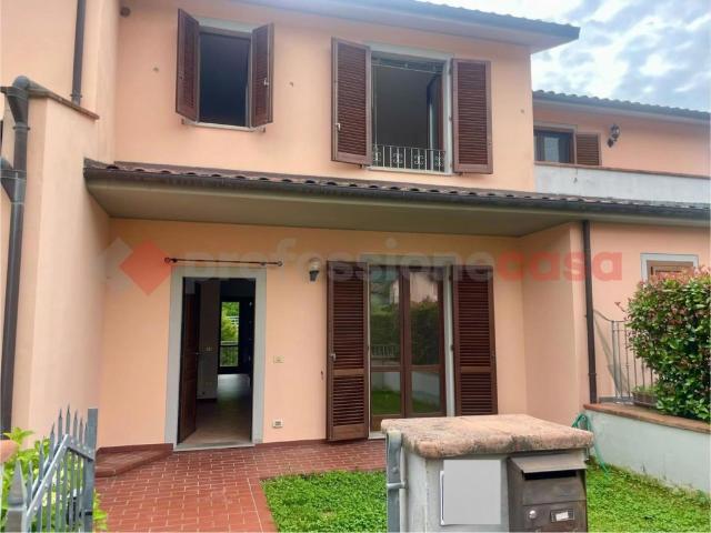 Vendesi villa a schiera a Fornaci di Barga, Barga