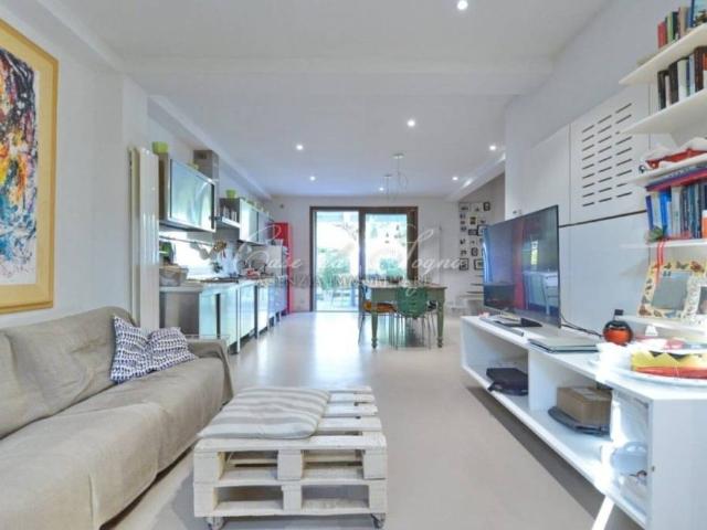Vendesi villa a schiera a Forte dei Marmi via Giovanni Agnelli