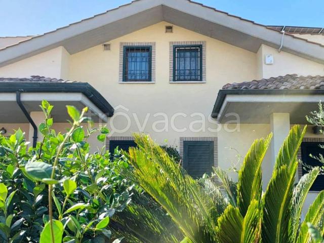 Vendesi villa a schiera a Guidonia Montecelio via Appiano, Marco Simone