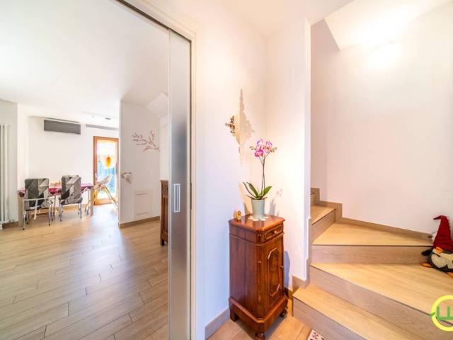 Vendesi villa a schiera a Gemona, Gemona del Friuli